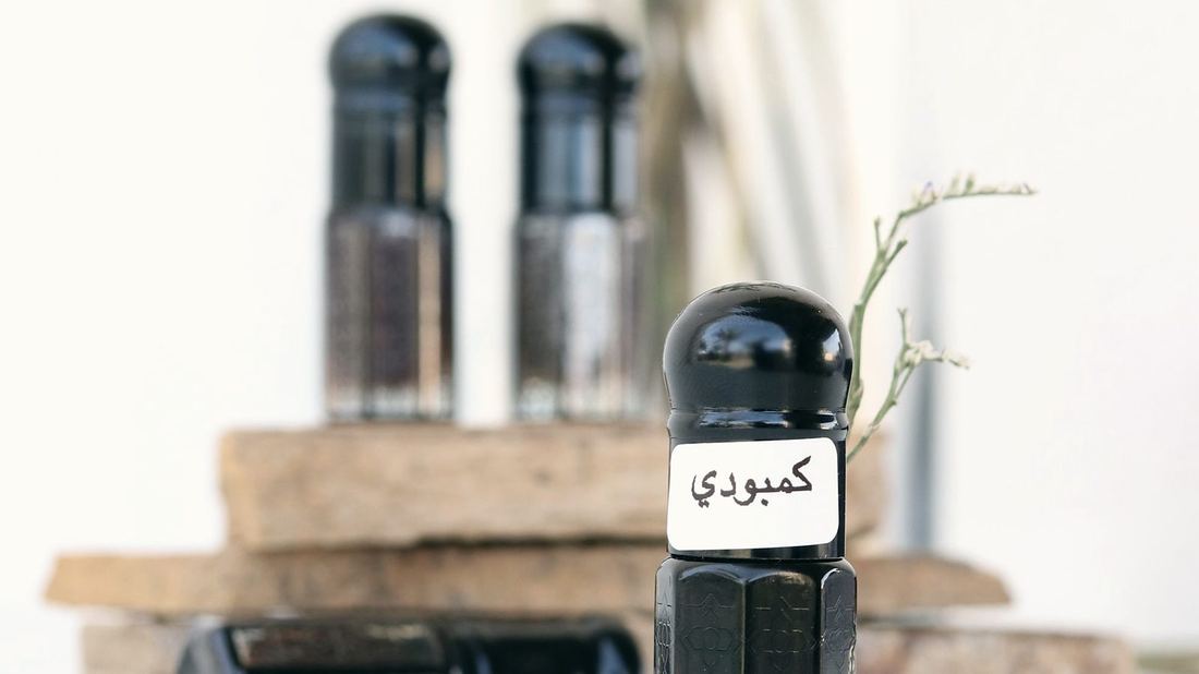 Oud attar concentrate bottles with agarwood for Gulf market distribution